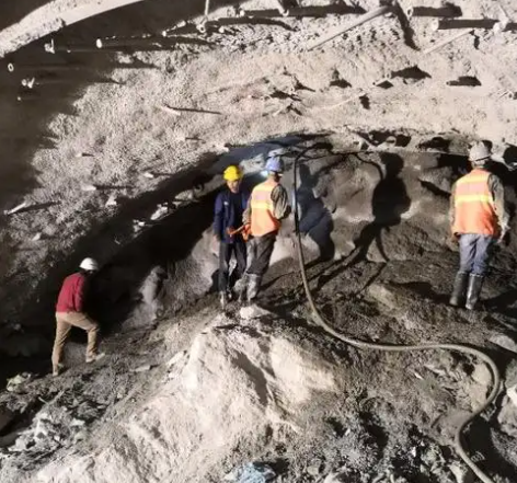 荔城隧道拱顶带模注浆料，微膨胀注浆料的特点及施工工艺